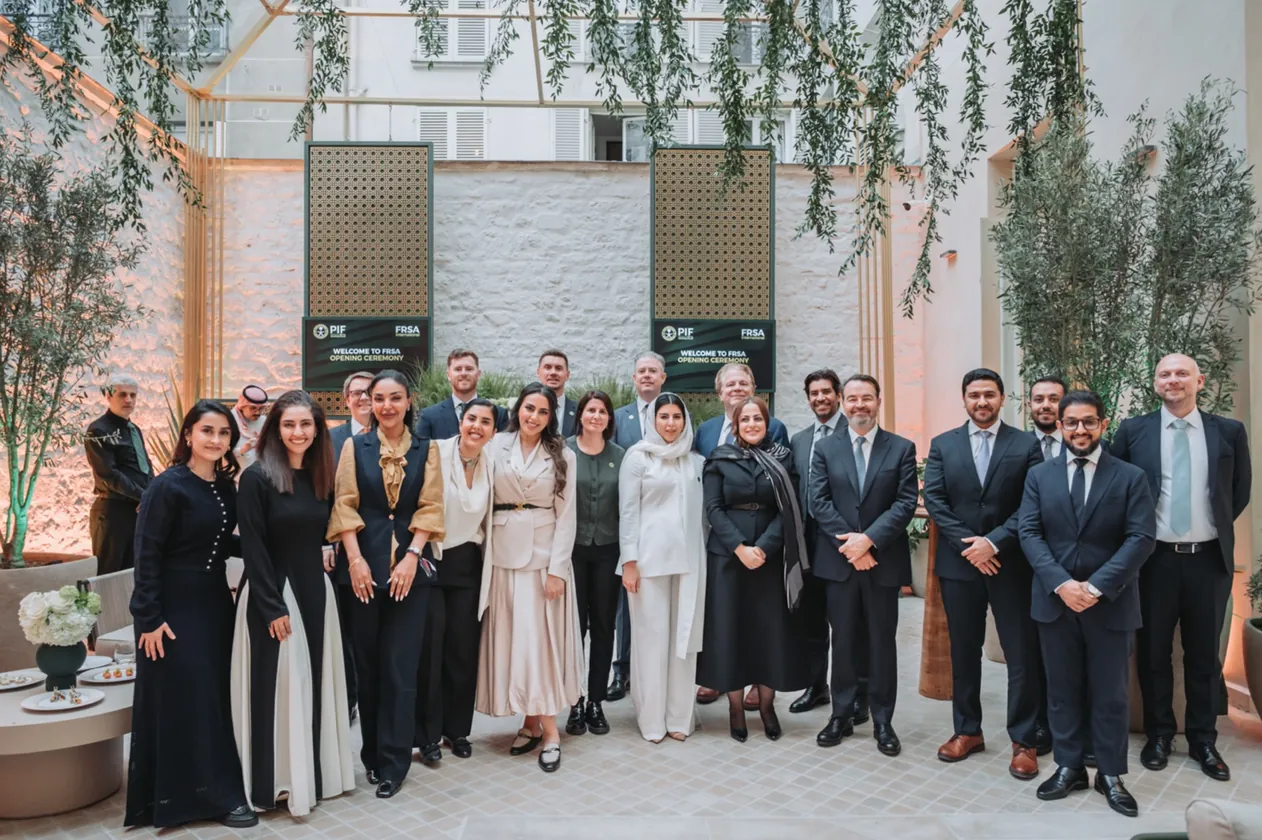 Photo officielle d'une délégation lors d'une inauguration